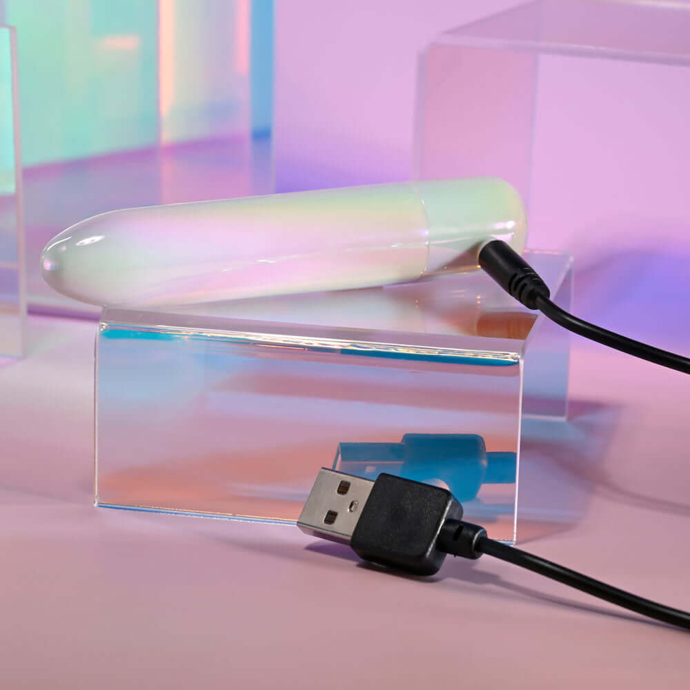 Evolved EASY DOES IT - Pearlescent White 10 cm USB Rechargeable Bullet