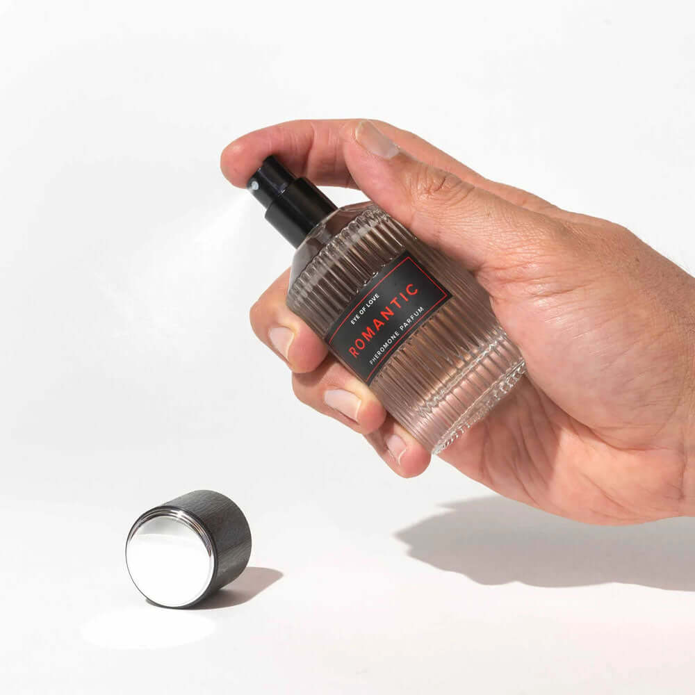 EOL-P-02DX_2 Romantic fragrance being sprayed