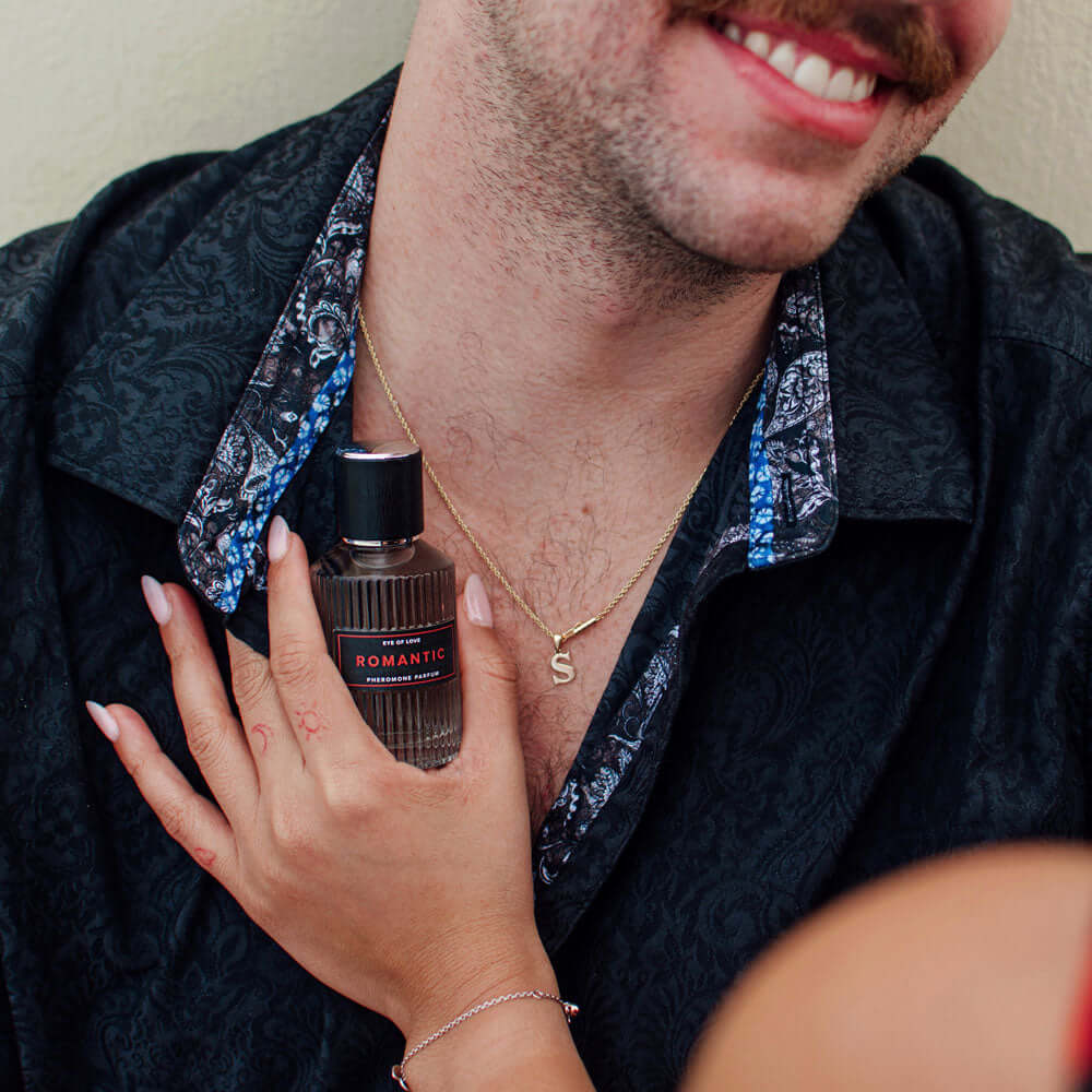 EOL-P-02DX_7 Romantic perfume bottle held by smiling man