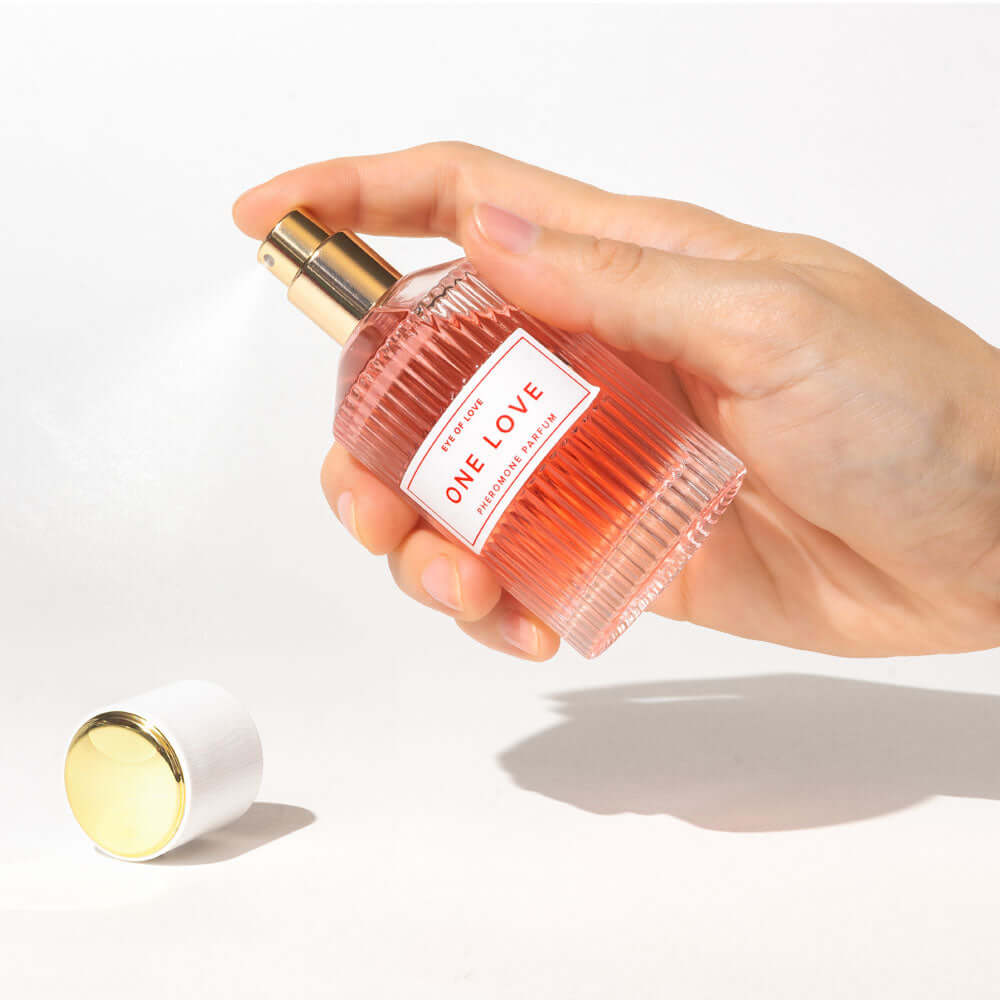 EOL-P-06DX perfume bottle One Love held in hand