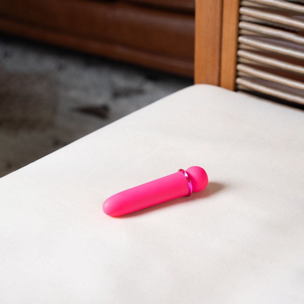 Maia JAGUAR - Pink 10.1 cm USB Rechargeable Bullet